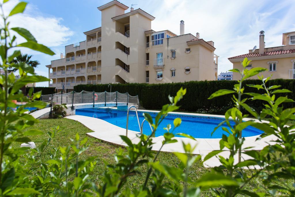 דירות בנאלמדנה Apartamento Playaquebrada מראה חיצוני תמונה